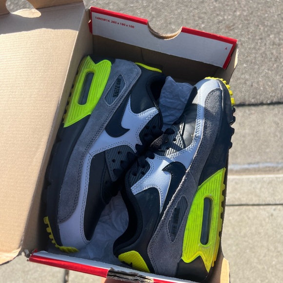 Air Max 90 Essential ‘Volt’Signature Footwear - Picture 4 of 6